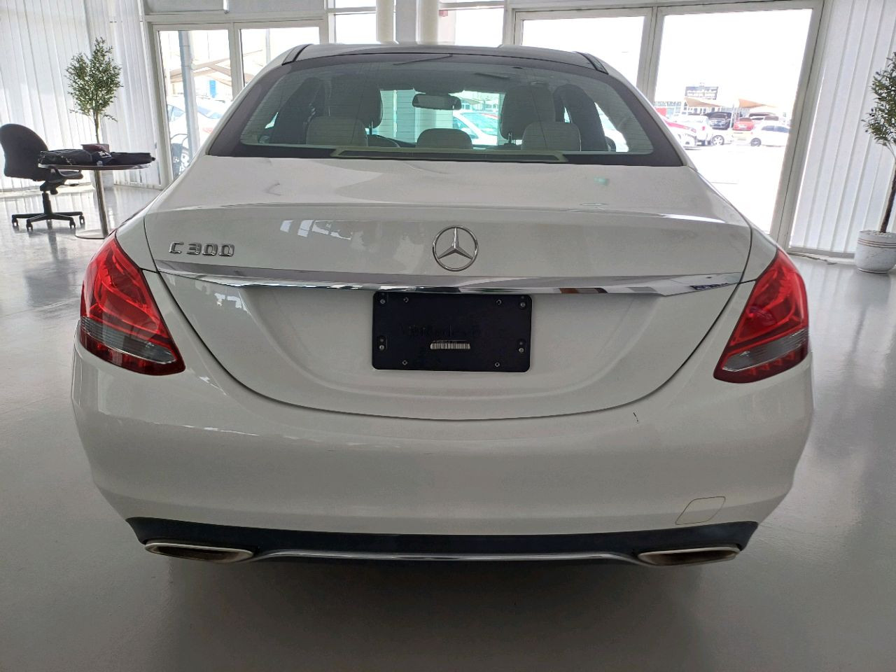 Mercedes Benz S-Class - Image 8