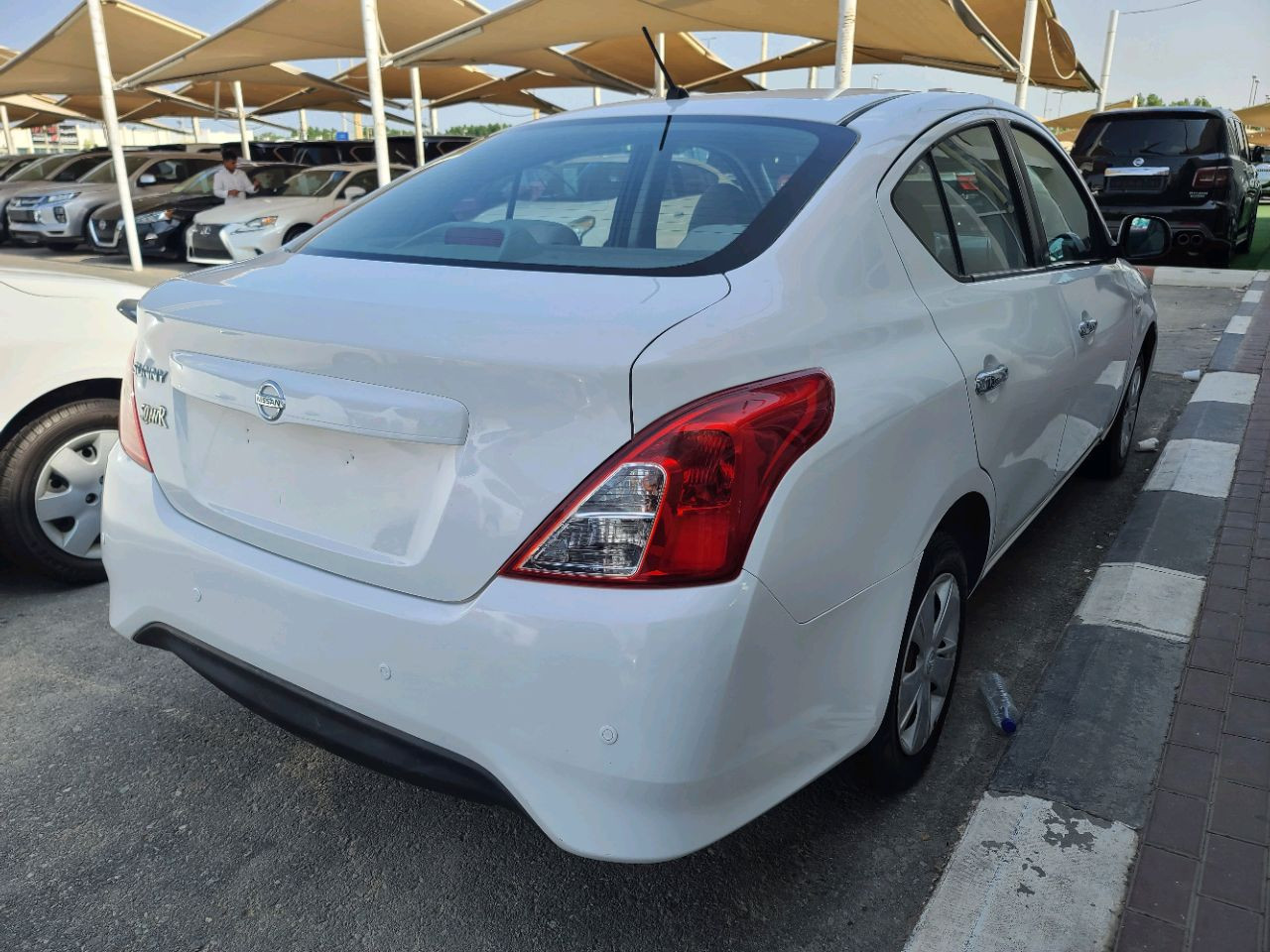 Nissan Sunny - Image 9