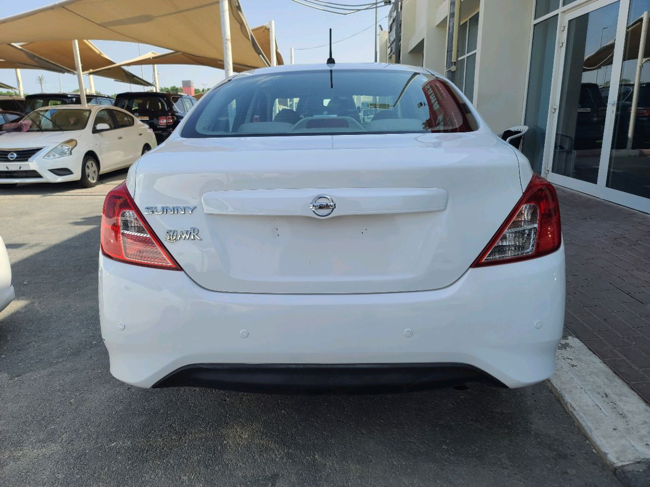 Nissan Sunny - Image 4